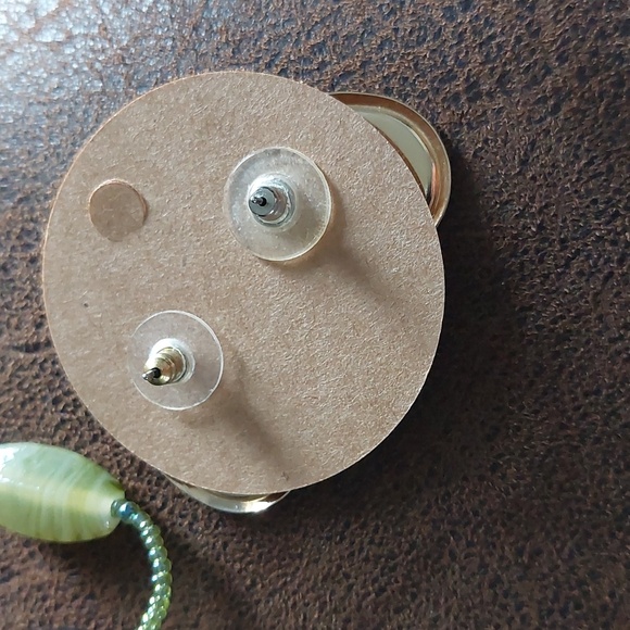 Green earrings & bracelet set NWOT - Picture 2 of 3